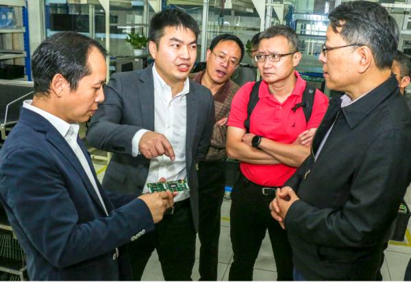 广州市某经委莅临申瓯公司进行考察指导
